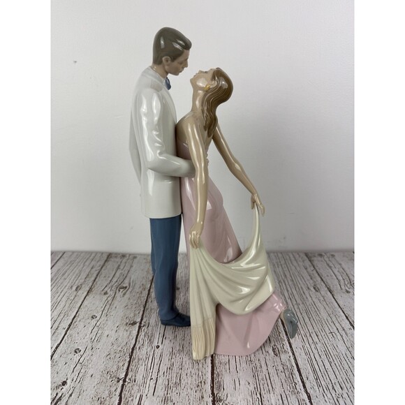 Lladro #06475 Happy Anniversary Couple Dancing - Picture 3 of 15